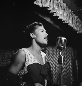 Billie_Holiday,_Downbeat,_New_York,_N.Y.,_ca._Feb._1947_(William_P._Gottlieb_04251)